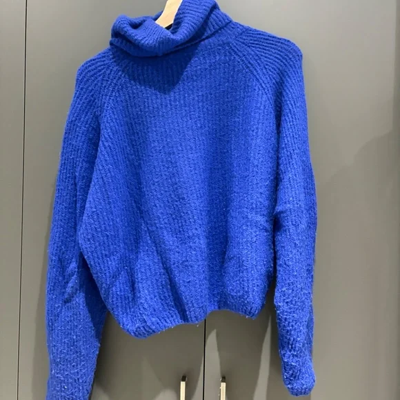 Raglan Subdued Wool Turtle Neck - Picture 2 of 3